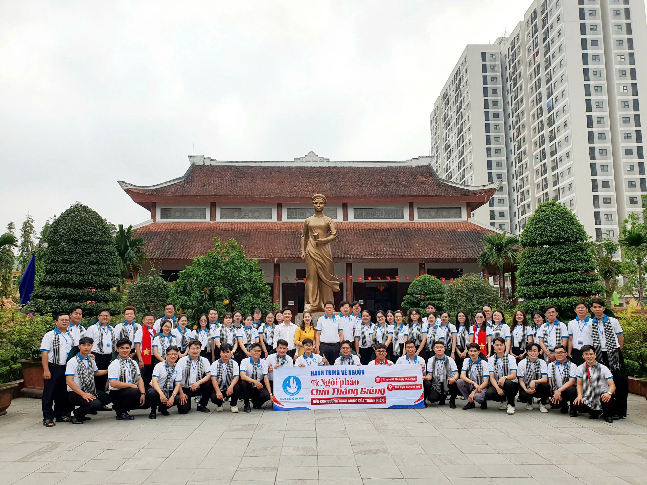 Tuổi trẻ Thành phố Hồ Chí Minh dâng hương tưởng niệm đồng chí Nguyễn Thị Minh Khai